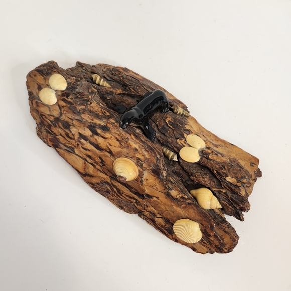 Vintage Driftwood Handmade Artisan Seashell Figurine Home Decor Folk Art Seal - Picture 2 of 8